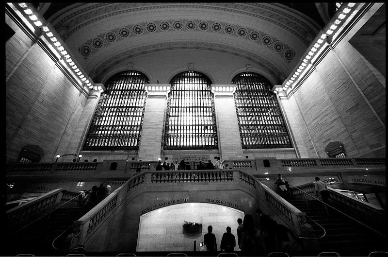 New York City Grand Central Station wide angle 15mm voigtlander leica kodak film black and white perspective